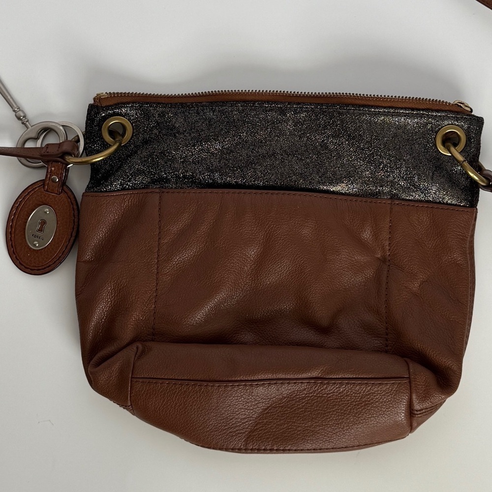 Fossil brown crossbody purse with gold hardware and zipper closure